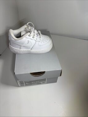 Nike Kids White Low-Top Sneaker with Lace Closure